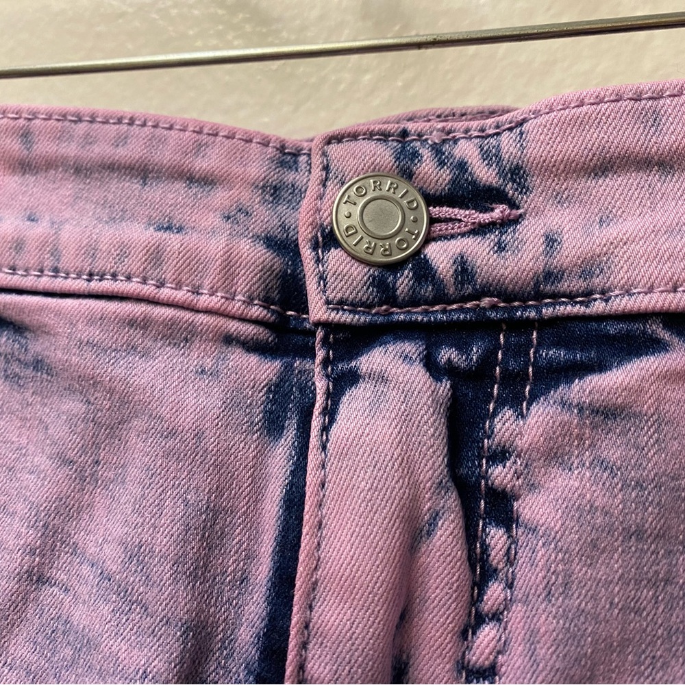 5/$25 NWOT super cute distressed pink/purple Torrid Shorts size 20 - Picture 2 of 6